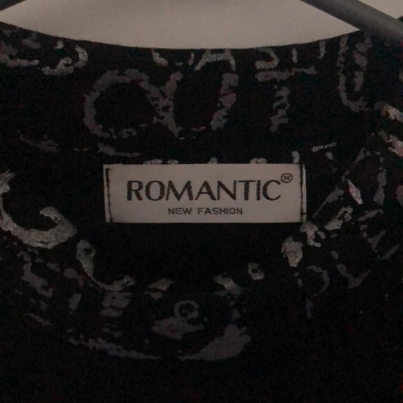 Black 3/4 Sleeve Pattern Top - Picture 5 of 5